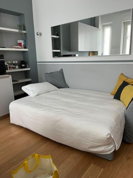 Bilocale Di Charme Lägenhet Milano Exteriör bild